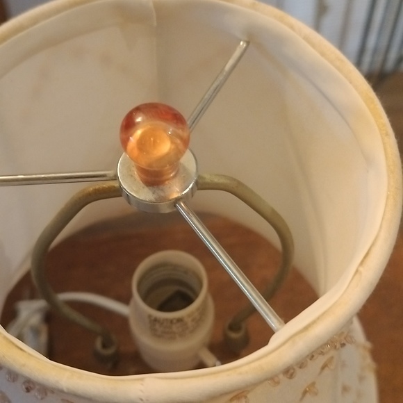 Pink Lucite Table Lamp With Beaded Shade. 721GW7 - Picture 4 of 9